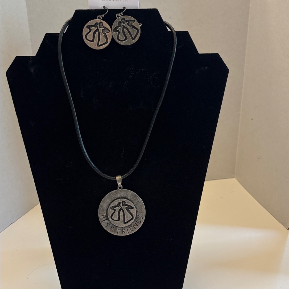 💕5/25💕Silver Best Friends Necklace and Earring Set NWT